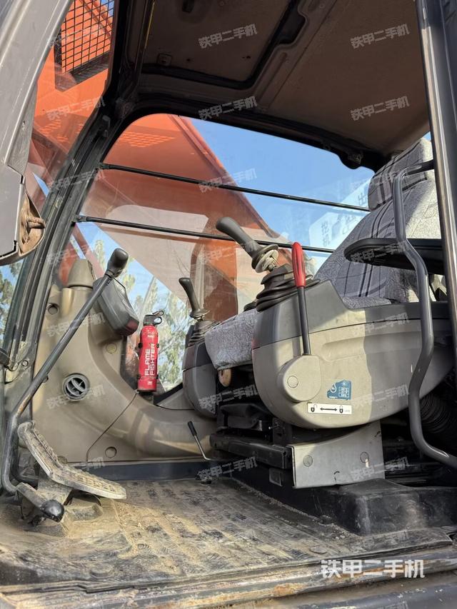 駕駛室整體（整機(jī)外觀）