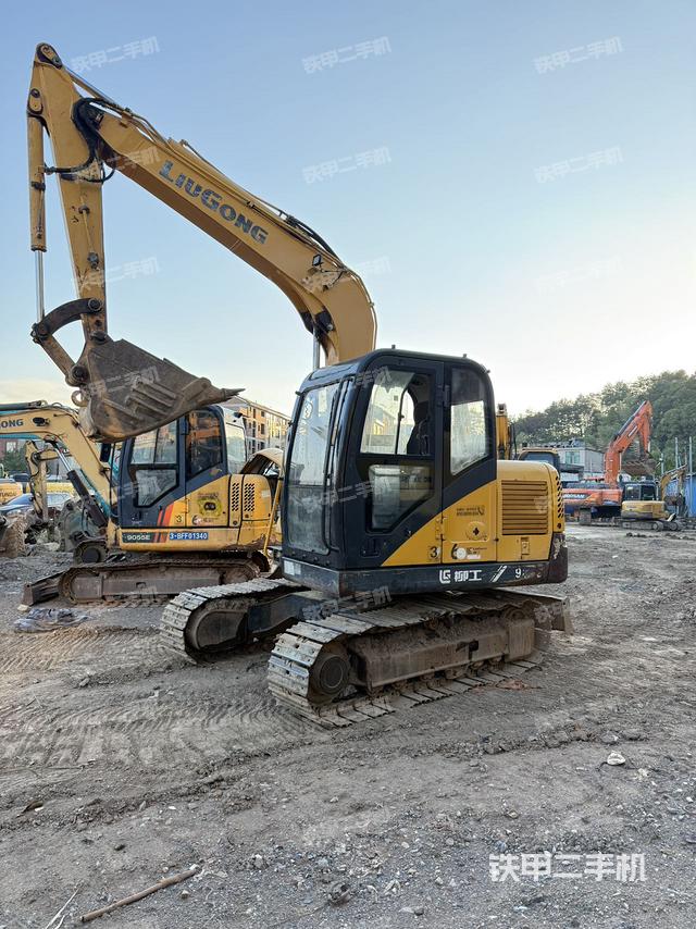 柳工CLG908D挖掘机