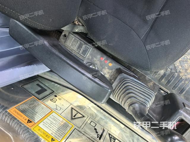 座椅右侧控制台/钥匙门/油门/含右手柄（驾驶室部分）