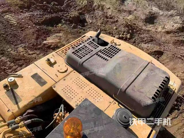 驾驶室顶部(整机外观) 驾驶室顶部(整机外观)