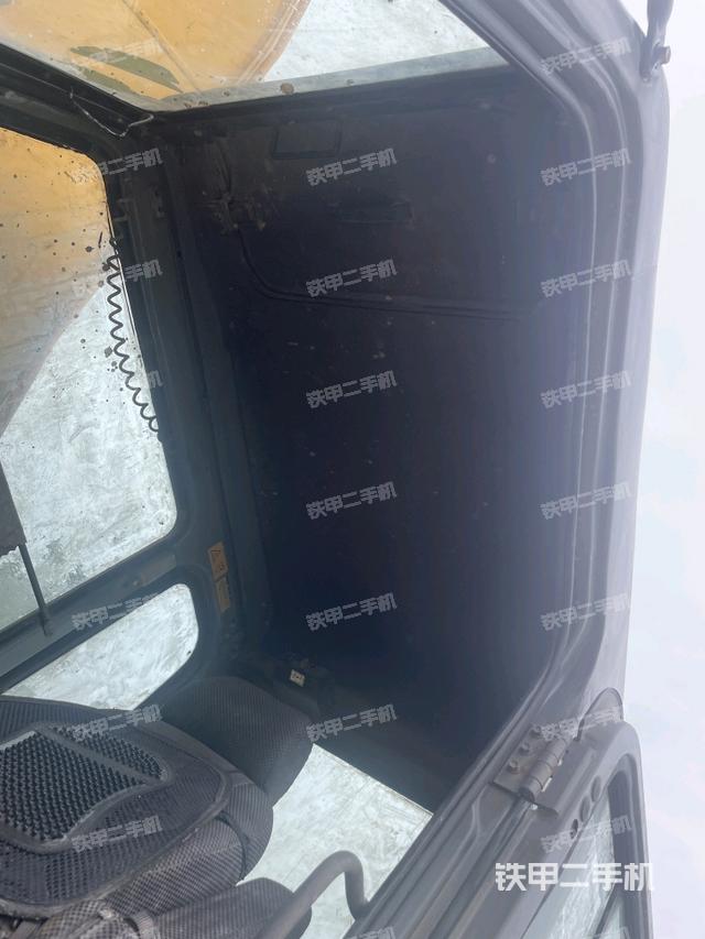 座椅左侧控制台/音响/含左手柄（驾驶室部分）