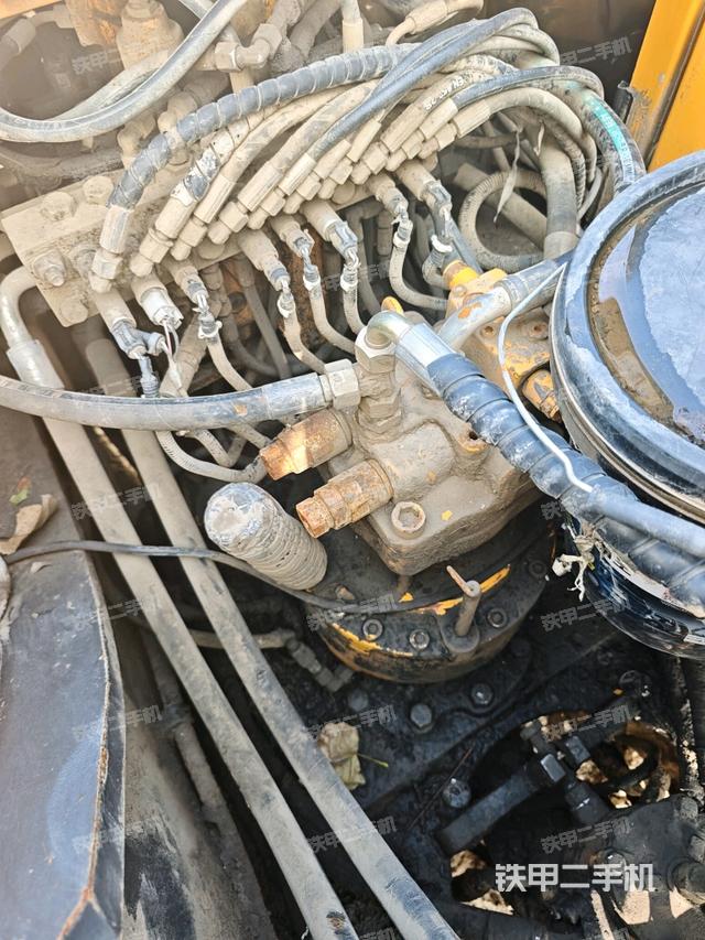 回轉(zhuǎn)馬達和主控閥（整機外觀）