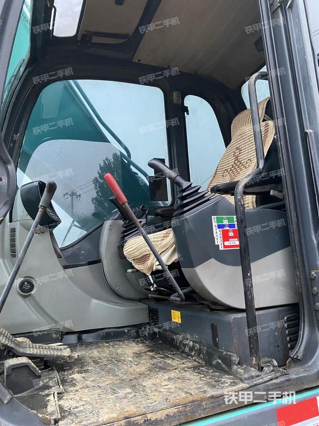 駕駛室整體（整機(jī)外觀）