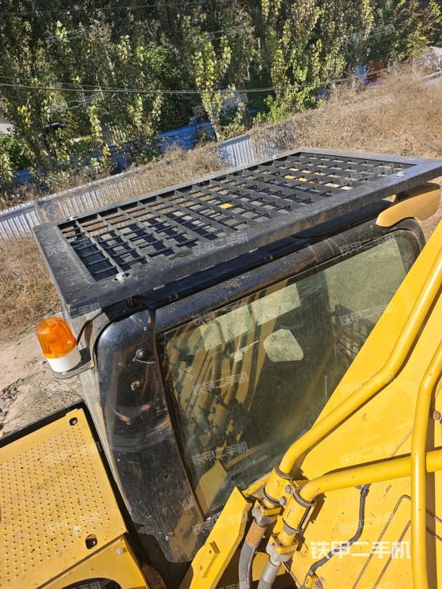 驾驶室顶部（整机外观）