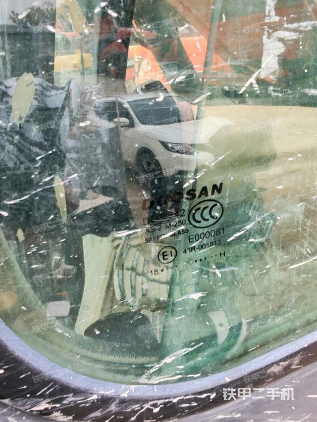 右侧玻璃角标（驾驶室部分）