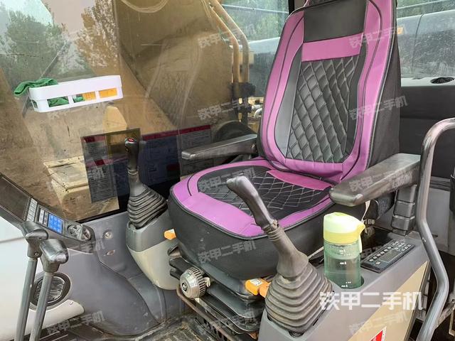 驾驶室整体(整机外观) 驾驶室整体(整机外观)