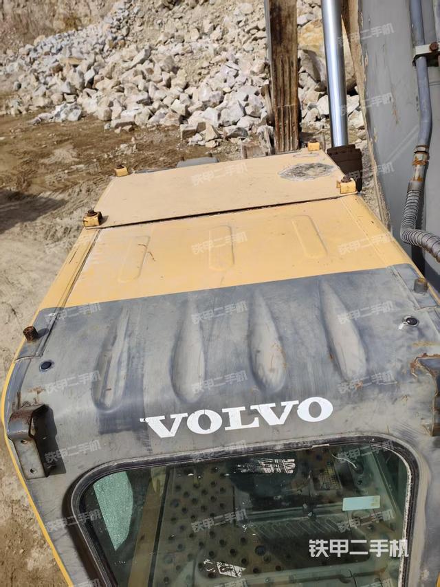 驾驶室顶部（整机外观）