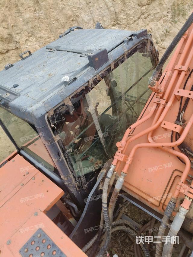 驾驶室顶部（整机外观）