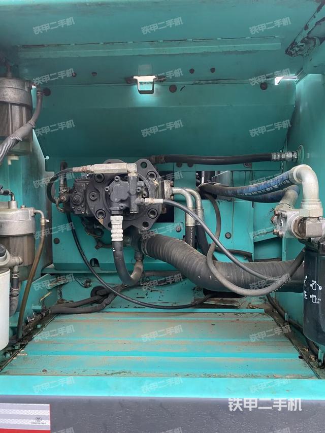 液壓泵艙室正面整體（整機(jī)外觀）