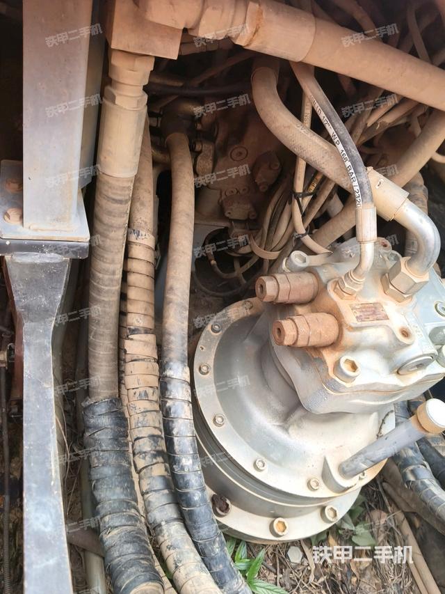 回转马达和主控阀（整机外观）