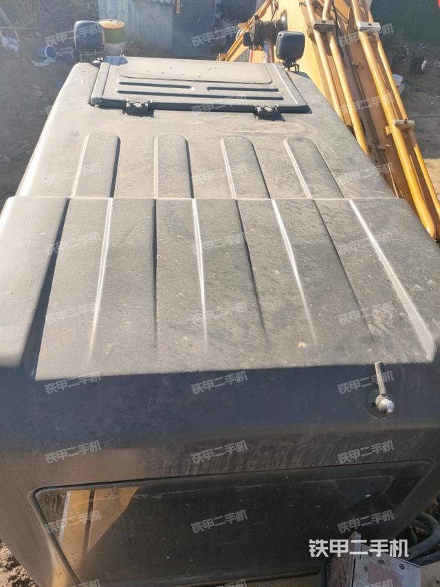 驾驶室顶部(整机外观) 驾驶室顶部(整机外观)