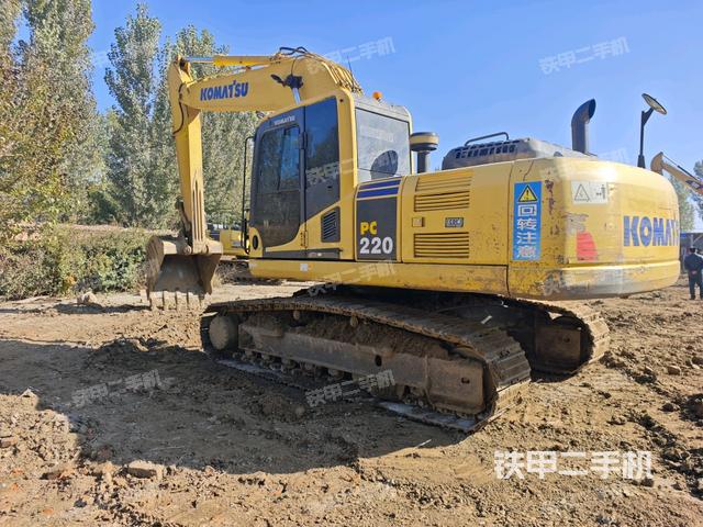 小松PC220-8M0挖掘机