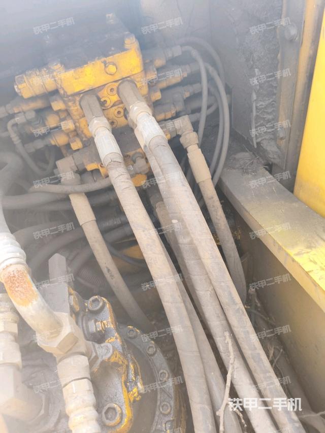 回轉(zhuǎn)馬達(dá)和主控閥（整機(jī)外觀）