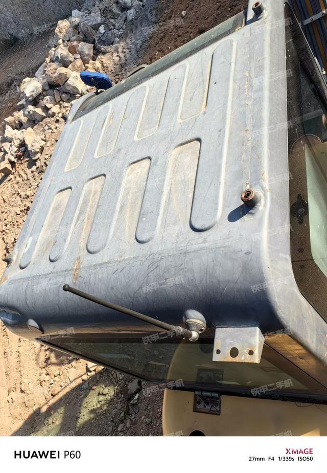 駕駛室頂部（整機外觀）