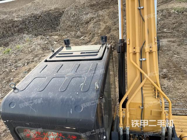 驾驶室顶部（整机外观）