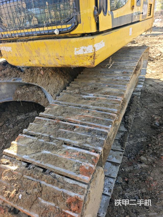 单侧履带整体(整机外观) 单侧履带整体(整机外观)