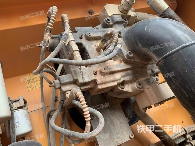 液壓泵艙室正面整體（整機(jī)外觀）