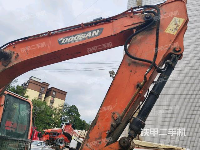 小臂整体左后（工作和回转装置）