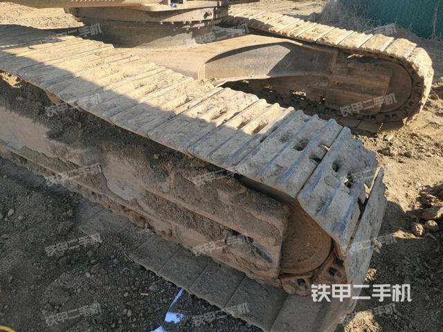 单侧履带整体(整机外观) 单侧履带整体(整机外观)