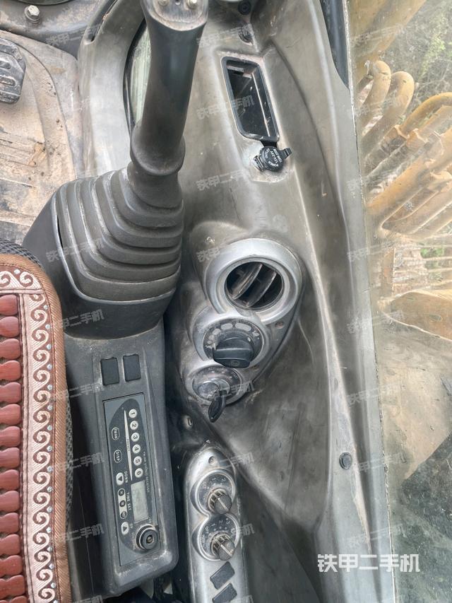 后窗玻璃角标（驾驶室部分）