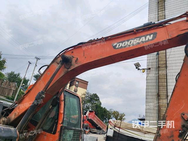 铲斗右后整体（工作和回转装置）