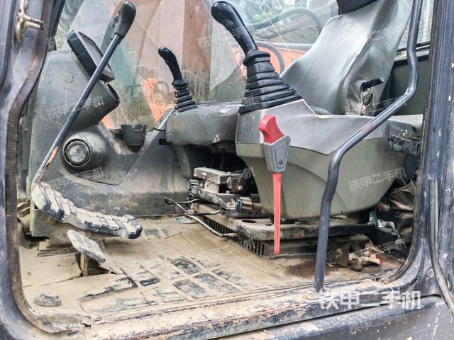 后窗玻璃角标（驾驶室部分）