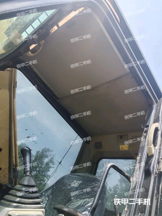 驾驶室顶部(整机外观) 驾驶室顶部(整机外观)