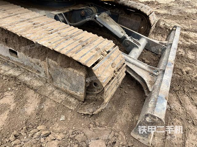 單側(cè)履帶整體（整機(jī)外觀）