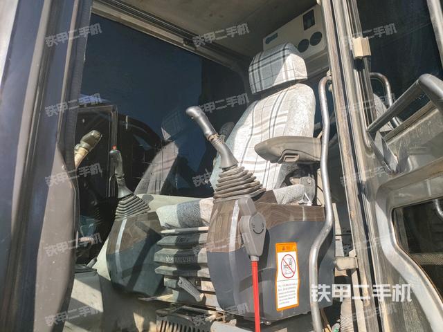 驾驶室整体(整机外观) 驾驶室整体(整机外观)