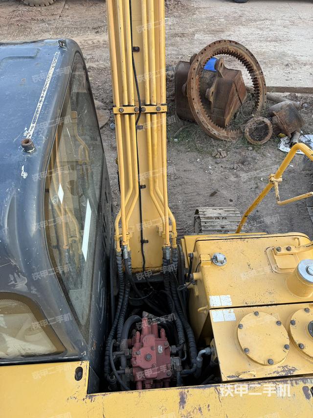 驾驶室顶部（整机外观）