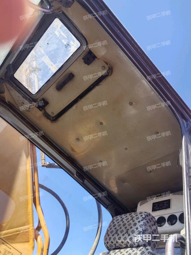 驾驶室顶部（整机外观）