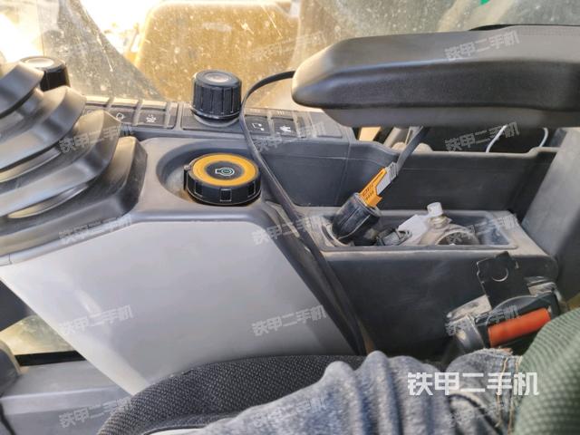 驾驶室整体（整机外观）