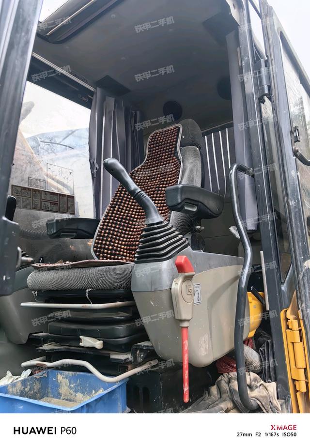 驾驶室整体（整机外观）