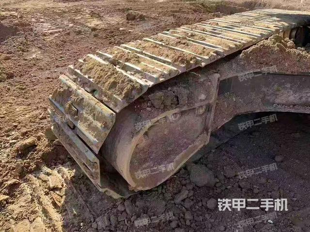 单侧履带整体(整机外观) 单侧履带整体(整机外观)