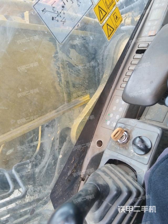 座椅右侧控制台/钥匙门/油门/含右手柄（驾驶室部分）