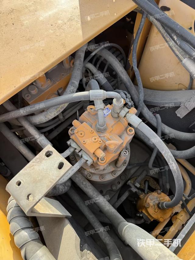 回轉馬達和主控閥（整機外觀）