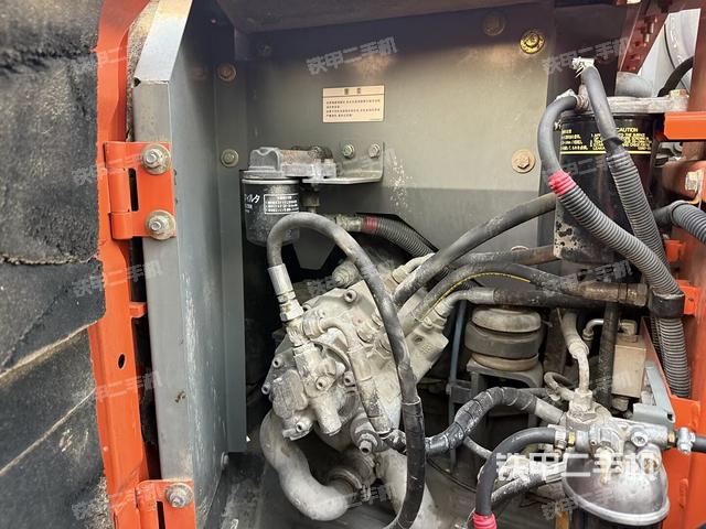 液壓泵艙室正面整體（整機(jī)外觀）