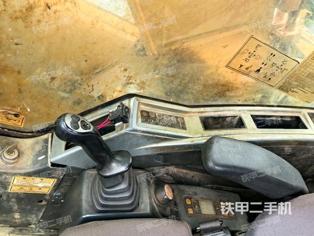 座椅右侧控制台/钥匙门/油门/含右手柄（驾驶室部分）