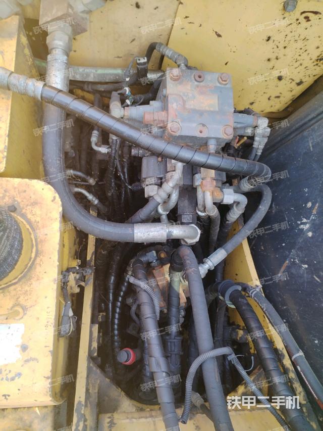 回轉(zhuǎn)馬達和主控閥（整機外觀）