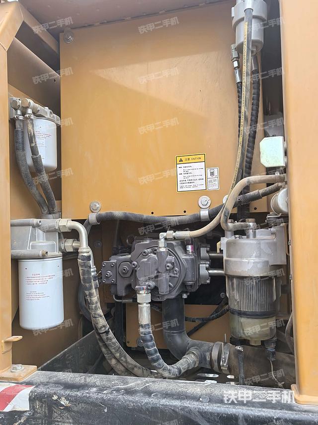 液壓泵艙室正面整體（整機(jī)外觀）