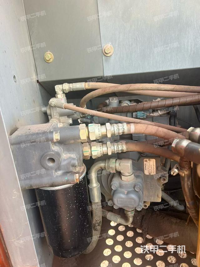 液壓泵艙室正面整體（整機(jī)外觀）