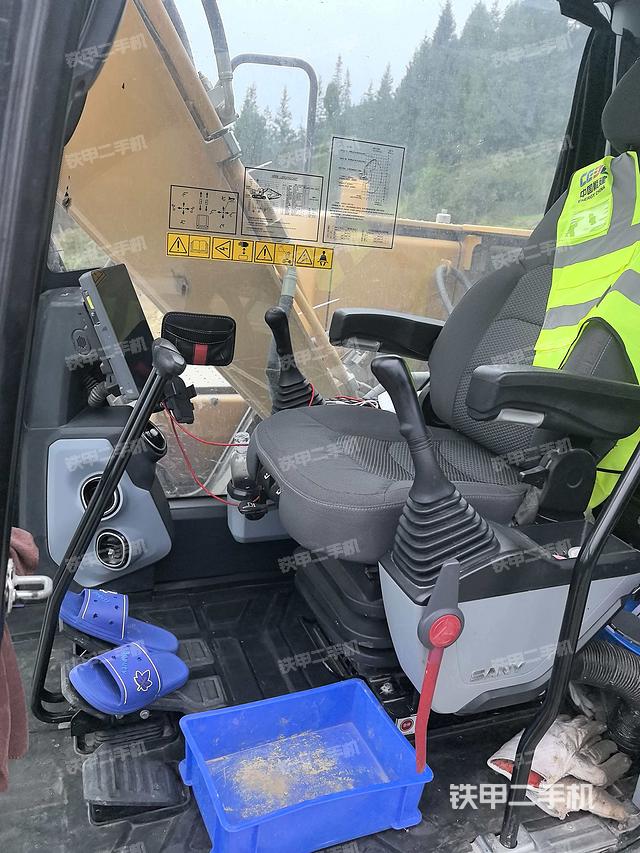 駕駛室整體（整機(jī)外觀）