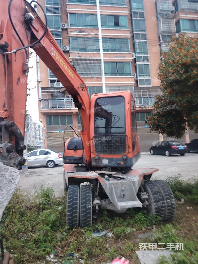 驾驶室顶部（整机外观）