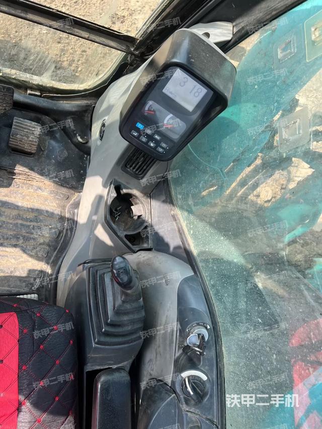 駕駛室整體（整機外觀）