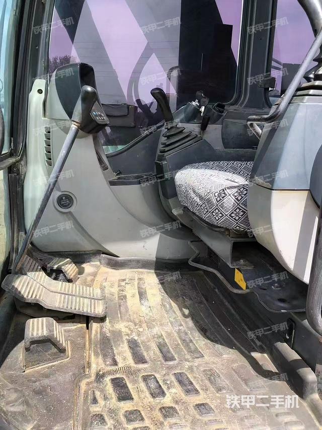 駕駛室整體（整機(jī)外觀）