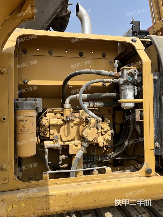 液壓泵艙室正面整體（整機(jī)外觀）