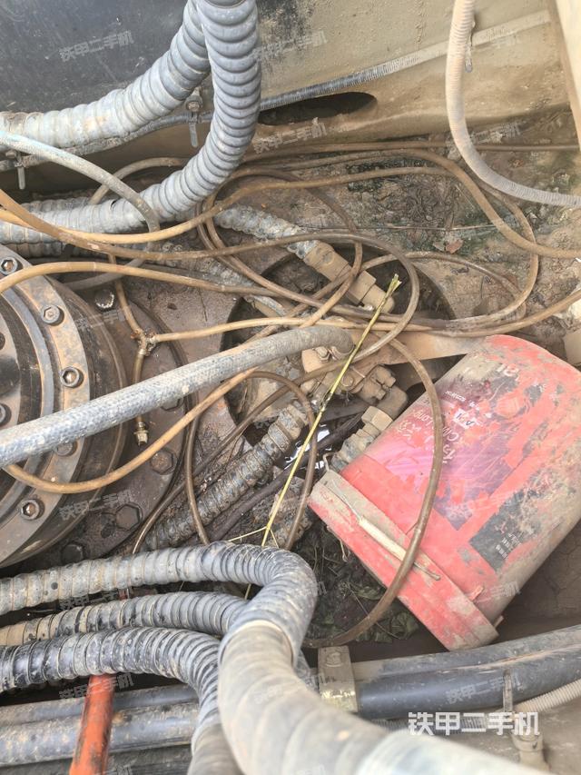 中央回轉(zhuǎn)接頭特寫（上車部件）