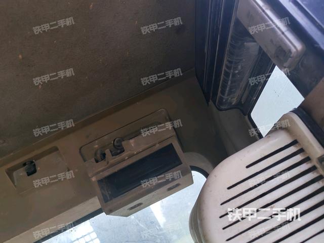 駕駛室左前45度（駕駛室部分）