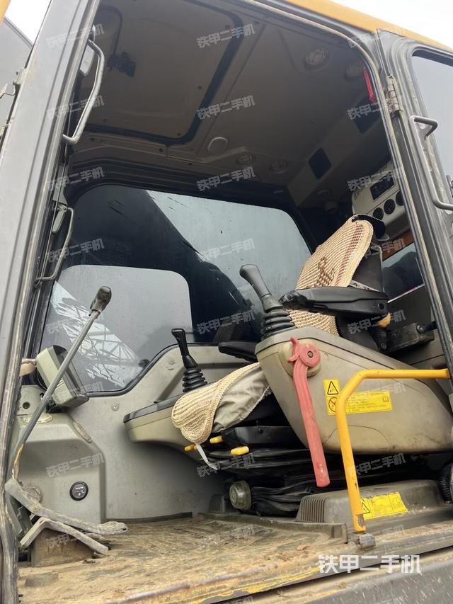 驾驶室整体（整机外观）