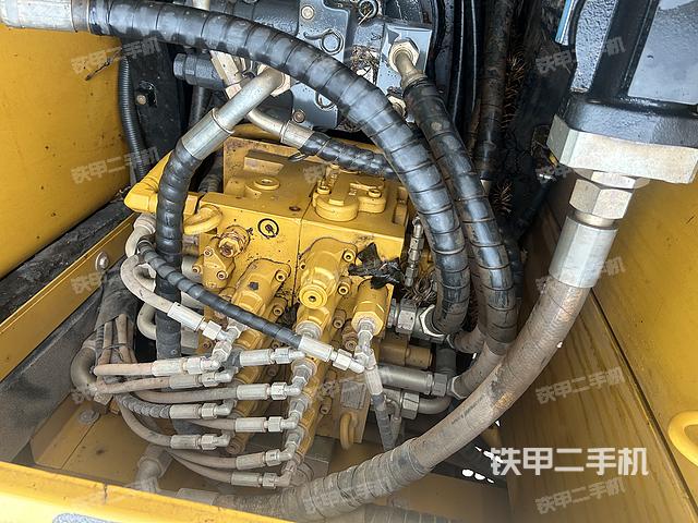 回转马达和主控阀（整机外观）